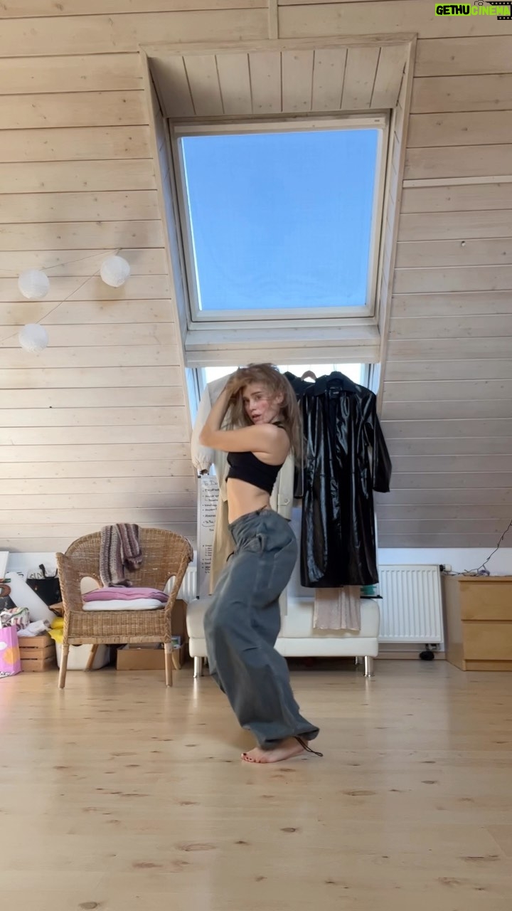 Sina Deinert - 254K Likes - Choreo by @_amanndaraujo āØ