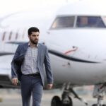 Sina Mehrad Instagram - ...‏🔴باید سریع و بموقع عمل کنیم ‏چرا که خیلی زود دیر میشود... . ‏‎افتخار میکنم در سریالی بازی میکنم که تهیه کننده ی آن برای حفظ جان عوامل و شکستن زنجیر شیوع کرونا در کشور ، اولین پروژه ای بود که فیلمبرداری اش را با پذیرش تمام ضرر و زیان ها متوقف کرد ... با توجه به اینکه نزدیک به ۶ ماه از تولید آن سپری شده و تنها ۳ هفته به اتمام آن باقی مانده بود. نه فقط در سینما...همه و همه چیز و همه جا... .‏ سریال شبکه خانگی « آقازاده ‏ ‎ طراح ، نویسنده و تهیه کننده : حامد عنقا ‏‎کارگردان : بهرنگ توفیقی عکس : محمد دارایی #همه_با_هم #کرونا_را_شکست_میدهیم #بمون_خونه_رفیق#stayhome