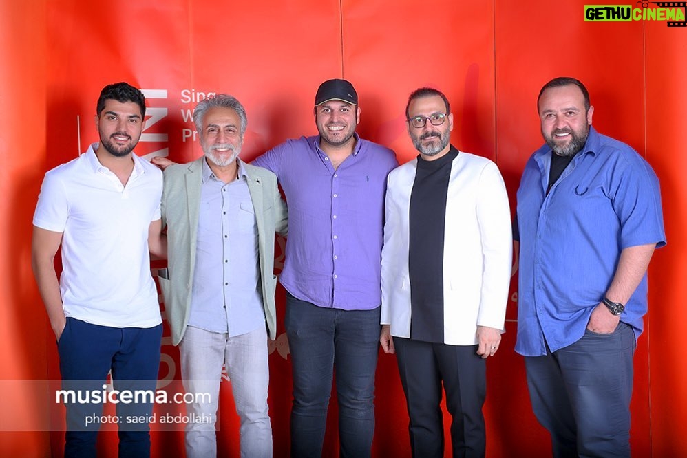 Sina Mehrad Instagram - بی صبرانه در انتظارِ آلبوم استاد علیرضا قربانی و همایون شجریان عزیز ❤️🥇 @alireza_ghorbani @homayounshajarian عکس مربوط به کنسرت با من بخوان... همراه با آقای بیژن امکانیان ، بهرنگ توفیقی و محمد حسین مهدویان.