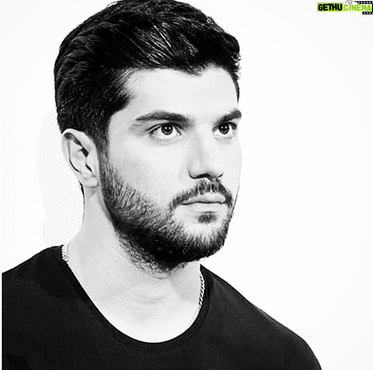 Sina Mehrad Instagram - ...نفس عميق بكش... عقب واستا اينطورى ميتونى شكستش بدى #deep_breath #back #attack