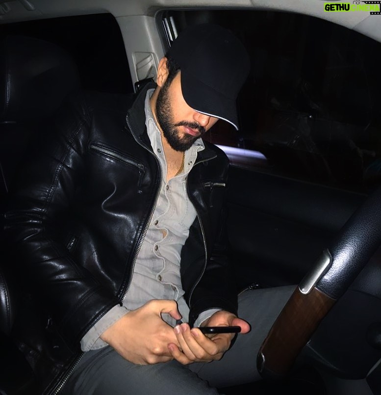 Sina Mehrad Instagram - ....این روزا میگذره ولی«من»از این روزا نمیگذرم... ❤️✌🏻🇮🇷