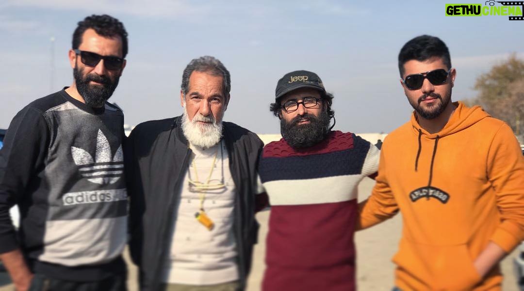 Sina Mehrad Instagram - با سعید خان ، آقا مسعود ، هادی جان یاد میگیرم ازتون... فيلم سينمايى «ژنِ خوك» 🎬❤️