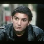 Sina Mehrad Instagram – …١٧ سال پيش
فيلم سينمايى “شب برهنه”
همراه با شادمهر عزيز خواننده ى مورد علاقه ام و زنده ياد ناديا گلچين .
🎬 يادمه اون روز مدير مدرسه ام با نامه ى تهيه كننده و گريه هاى بسيار من , اجازه ى حضورم را براى بازى در اين فيلم قبول كرد ، و همان مجوز و همان گريه ها و همان يك روز و همان يك سكانس باعث شد….
@realshadmehr