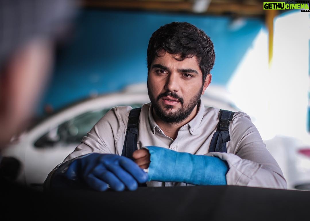 Sina Mehrad Instagram - سلام اميدوارم تا اينجا راضى بوده باشيد . ارادت , حامد تهرانى 🙏🏻❤️ عكس : محمد دارايى