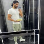 Sina Mehrad Instagram – اونایی که گاهی اوقات توو آسانسور عکس میگیرن
یعنی توو اون لحظه خیلی با خودشون حال کردن…
پس بگیرین ، بزارین ، عشق کنین 😁
…..
به سمت سرِکار ، با تغذیه ی روز
