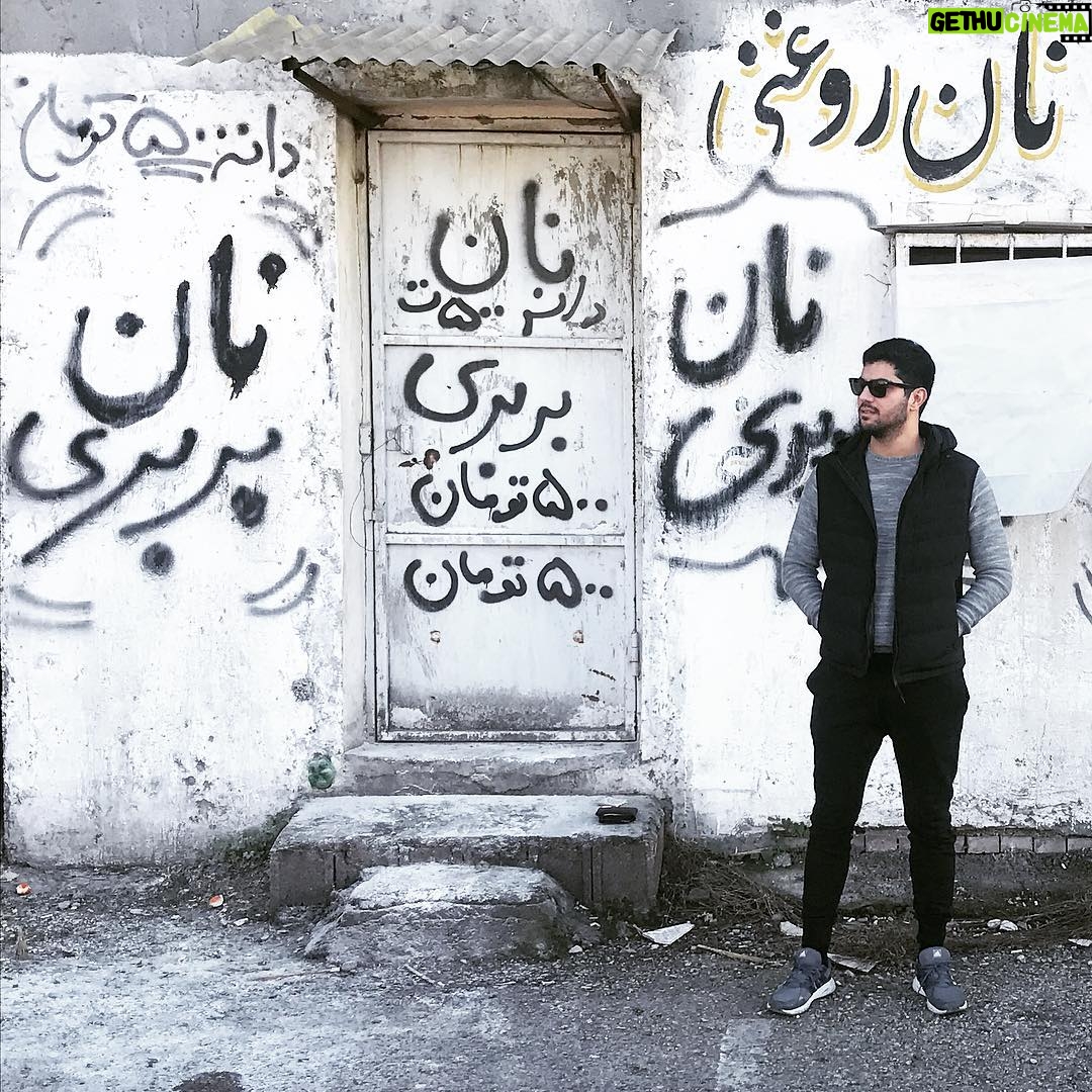 Sina Mehrad Instagram - تبليغاتِ محيطىِ نون بربرى مدل : سينا مهراد😎😉 نانسي