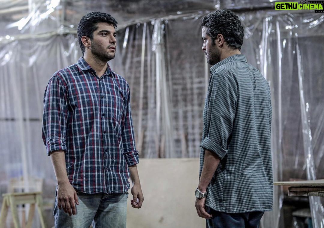 Sina Mehrad Instagram - سريال سايه بان هرشب ساعت ٢١:٣٠ عكس : فتاح ذي نورى Channel 2