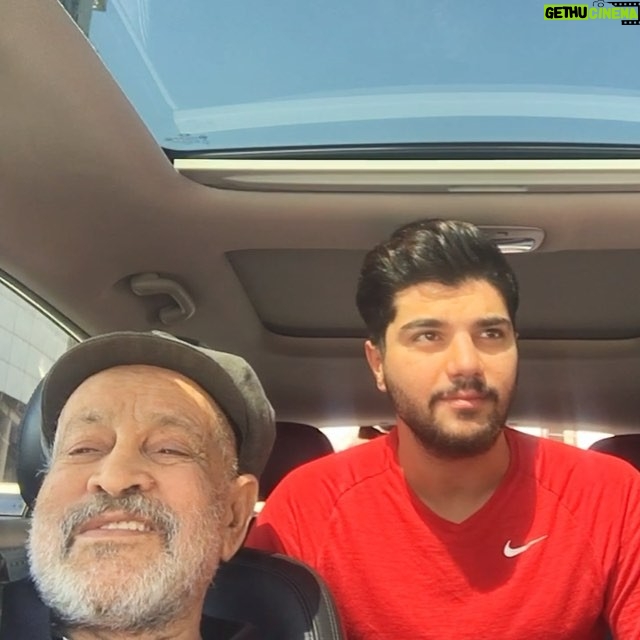 Sina Mehrad Instagram - با پدر بزرگِ عزيزم ، چهارشنبه سوری