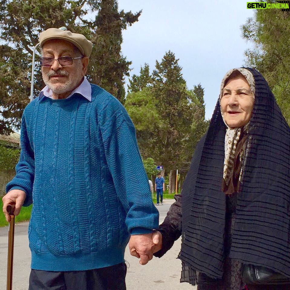 Sina Mehrad Instagram - قهوه ي تلخ هم طعم عسل ميدهد ، اگر تو آن طرف ميز باشي