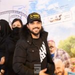 Sina Mehrad Instagram – ❤️مشهد
میدونم که از راه دور و نزدیک اومدین
میدونم که با قلب سرشار از مهر اومدین
 اما نشد
نشد چون امنیت جانی و سلامت شما مهم بود
باور کنید که آرزو داشتم  ساعتها بایستم و با تک تک شما عکس‌ بگیرم
با تمام وجود به احترام شما کلاه از سر برمیدارم و فروتنانه عذر میخواهم
Video : @alirezaajafarzadeh Mashhad, Iran