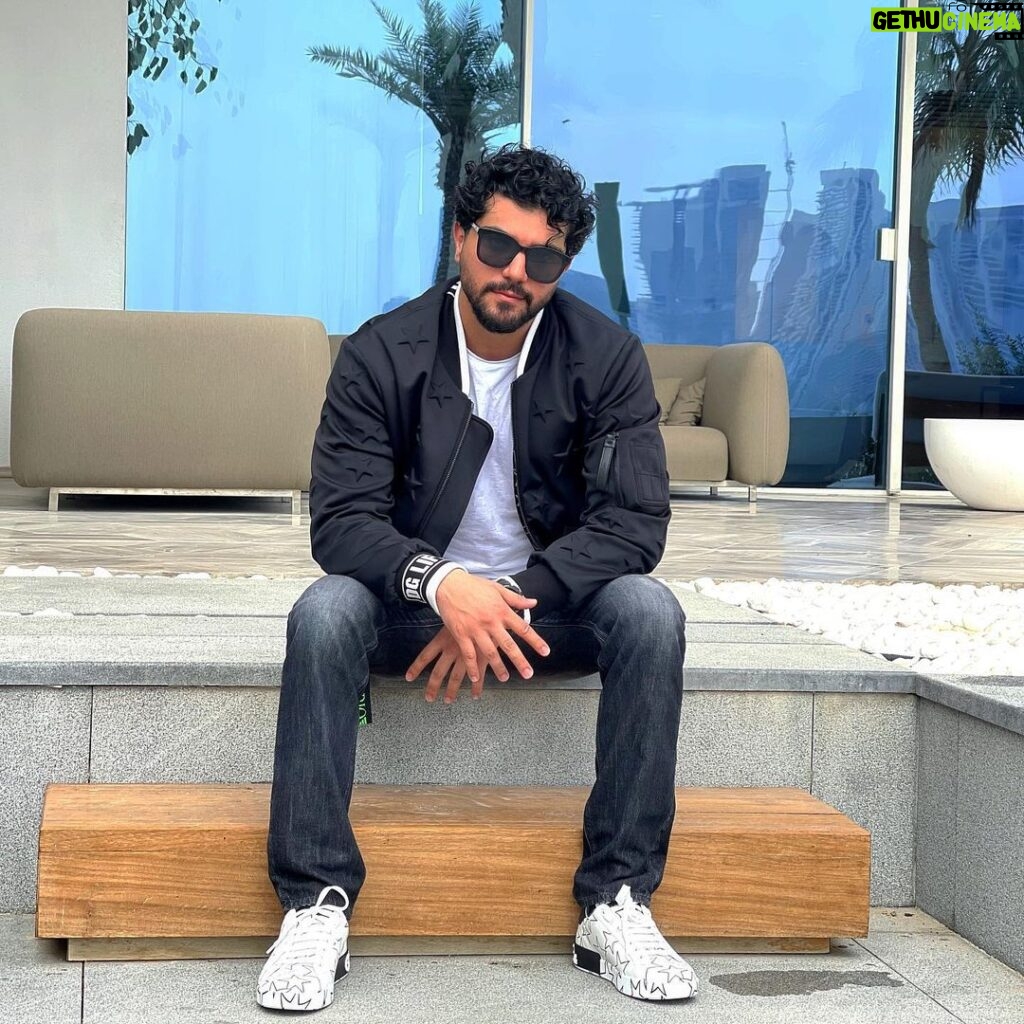 Sina Mehrad Instagram - ...بی خویش تر از خویشم 🙏🏼❤️ Dubai, UAE