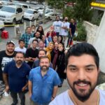 Sina Mehrad Instagram - 🎬 اینک که کمتر از بیست و چهار ساعت از پایان فیلمبرداری آقازاده میگذرد به خیلی چیزها می اندیشم.به حرف ها و درد های ریز و درشتی که قرار بود بگوییم و قضاوتش بماند با شما ، به بیکران محبتِ حامد عنقا و بهرنگ توفیقی که بار دیگر چون سریال پدر ، پدرانه در کنارم ایستادند، به تک تک عوامل آقازاده که در این یک سال بالهای خستگی ناپذیری بودند به احترام تک تک شان کلاه از سر برمیدارم. ❤️ سینا ، حامد @aghazadeh.series
