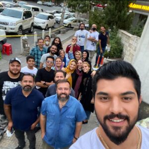 Sina Mehrad Instagram - 🎬
اینک که کمتر از بیست و چهار ساعت از پایان فیلمبرداری آقازاده میگذرد به خیلی چیزها می اندیشم.به حرف ها و درد های ریز و درشتی که قرار بود بگوییم و قضاوتش بماند با شما ، به بیکران محبتِ حامد عنقا و بهرنگ توفیقی که بار دیگر چون سریال پدر ، پدرانه در کنارم ایستادند، به تک تک عوامل آقازاده که در این  یک سال بالهای خستگی ناپذیری بودند
به احترام تک تک شان کلاه از سر برمیدارم.
❤️
سینا ، حامد 
@aghazadeh.series
