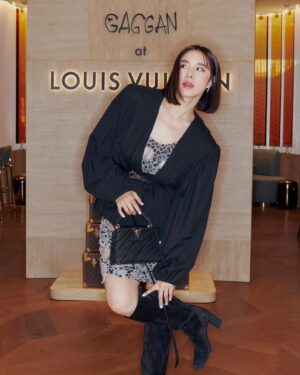 Sirin Horwang Instagram - Captured last night at #LVtheplace
ค่ำๆ วีดีโอมาเพิ่ม 🤣🤣 wowza @louisvuitton