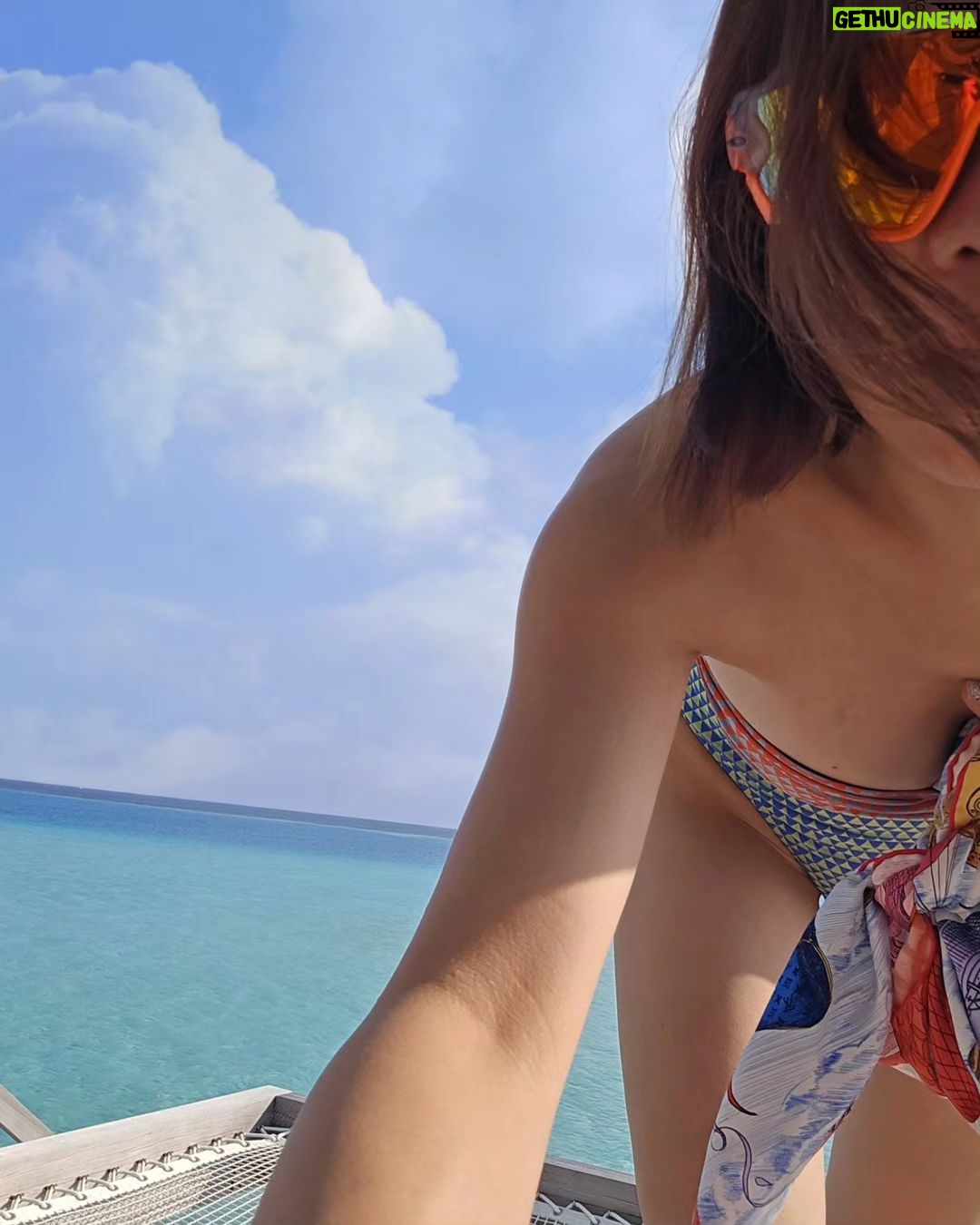 Sirin Horwang Instagram - ปลาฉลามแน่ๆ #photobomb 🤣🤣🦈🦈 #swimsaicxkaosupassara SO/ Maldives