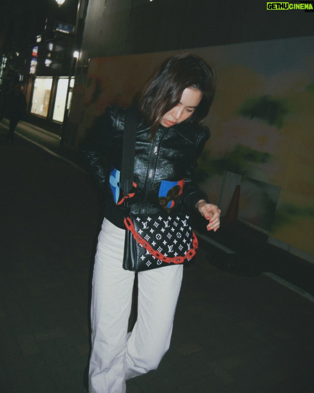Sirin Horwang Instagram - วุ่นวายมากแกกก day 1 tokyo !! @horwangsistersclub @paloyh @louisvuitton Westin Tokyo