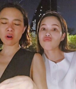 Sirin Horwang Instagram - Last night with #นิษฐา @benraviyanun.t 🤣🤣🤣 2ทุ่มกว่าเอง น้องสาวหาวเก่งมากกก 🫣😅🤣🥰 see u again soon ❤️ #ชีวิตภาคสอง