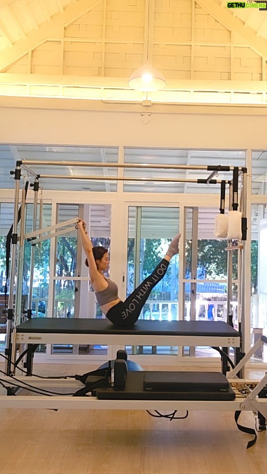 Sirin Horwang Instagram - Left arm / core / outer leg - pilattes เจอเลอะ 🥹🥹🥹