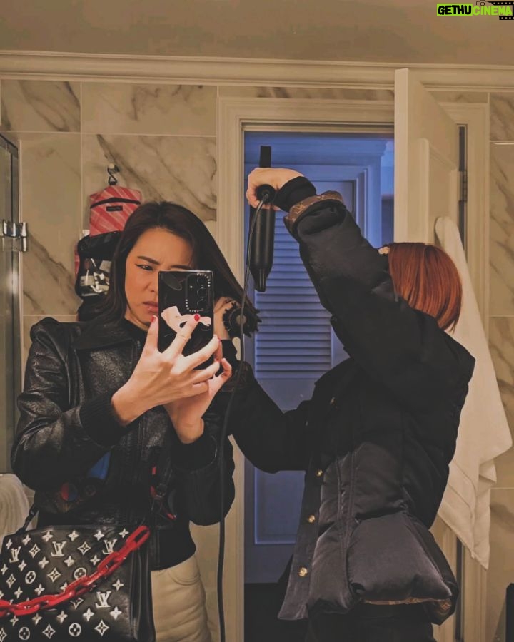 Sirin Horwang Instagram - วุ่นวายมากแกกก day 1 tokyo !! @horwangsistersclub @paloyh @louisvuitton Westin Tokyo