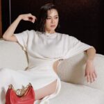 Sirin Horwang Instagram - 🤪🤪 @maisonvalentino 🤍 #VALENTINOGARAVANI #ValentinoLÉcole #VLogoMoonBag