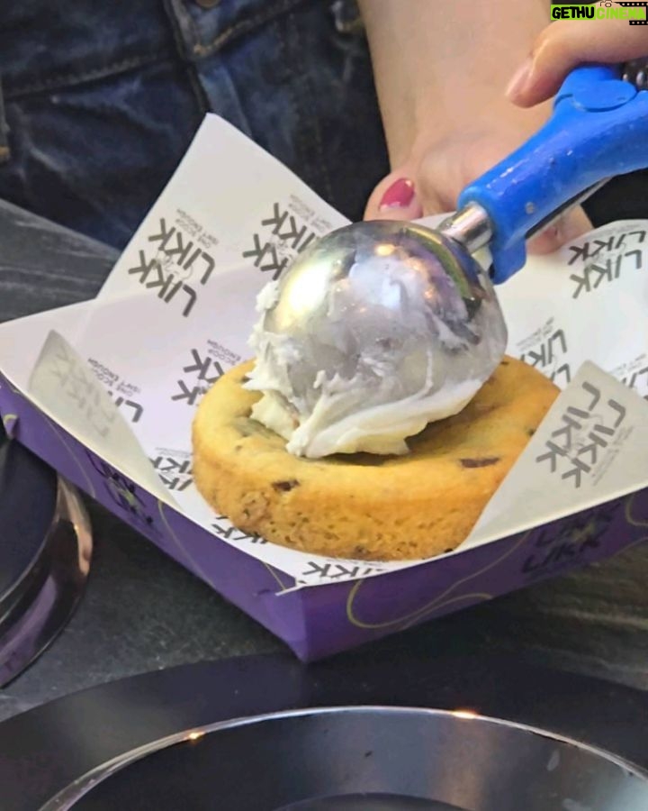Sirin Horwang Instagram - ขยัน และ ขยันเปิดร้าน!! @likklikk.bkk อร่อยมากกก พิกัด j ave 🍧🥧🍦 congrats to @nieabtrinn and @vjwoonsen 😍😍