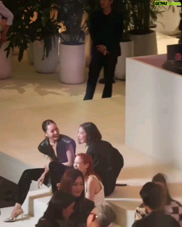 Sirin Horwang - 15K Likes - Captured last night at #LVtheplace
ค่ำๆ วีดีโอมาเพิ่ม 🤣🤣 wowza @louisvuitton