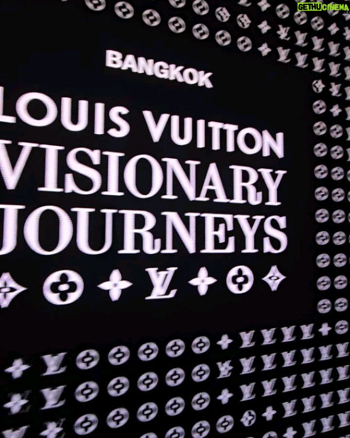 Sirin Horwang - 15K Likes - Captured last night at #LVtheplace
ค่ำๆ วีดีโอมาเพิ่ม 🤣🤣 wowza @louisvuitton
