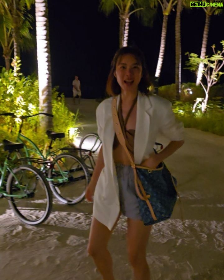 Sirin Horwang - 40K Likes - เรียงไว้ตามลำดับ 🤣🤣
@louisvuitton
@so.maldives day2