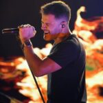 Sirvan Khosravi Instagram - - هر اجرا میگم دیگه بهتر از این نمیشه… بندرعباس ❤️ #sirvankhosravi #sirvanbnd #sirvanconcert Bandar Abbas