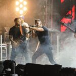 Sirvan Khosravi Instagram - - هشتگرد، ترکوندین 🔥 📷 @behrouz_sasani #sirvankhosravi #sirvan #sirvanconcert Hashtgerd