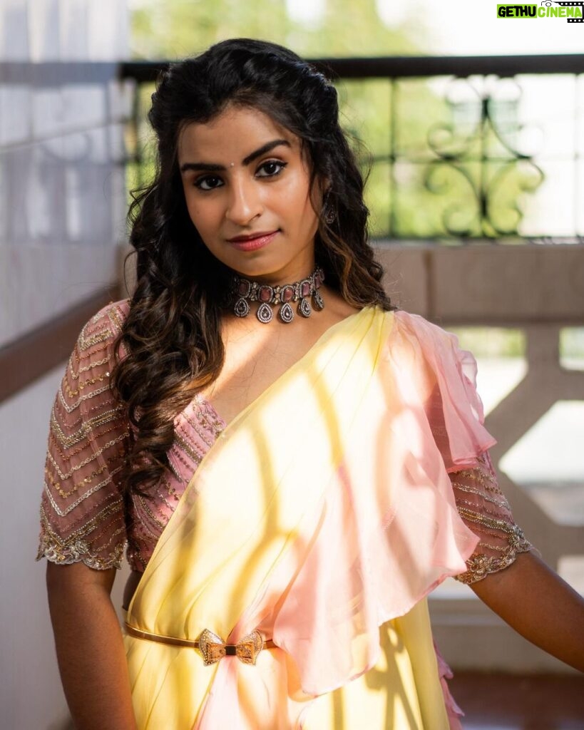 Sivaangi Krishnakumar Instagram - Sun kissed vibes☀️🌞 Outfit @naziasyedofficial Stylist @paviiiee_08 Hairstylist @suni_makeup_hair Pictures @mah1sh Makeup by yours truly♥️