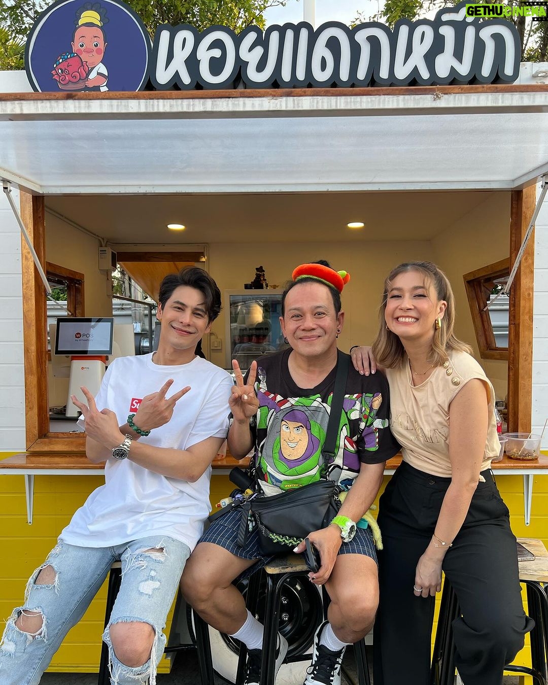Siwat Chotchaicharin Instagram - เมื่อนักกินทำธุรกิจเอง ความอร่อยจะไปไหนเสีย ต้องมาลอง!!! บอกเลยว่าอร่อยมากกกกก #หอยแดกหมึก ปตท.แยกพระราม9