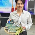 Siwat Chotchaicharin Instagram - Gold Double Cap By จำดี ผลิตภัณฑ์เสริมอาหารบำรุงระบบประสาทและสมอง รวมสารสกัดจากธรรมชาติ 10 ชนิด 🛡บำรุงสมอง 🛡เพิ่มความจำ 🛡ป้องกันความเสื่อมของเซลล์ 🛡ลดอาการเหนื่อยล้าของสมอง 🛡เพิ่มประสิทธิภาพในการนอนหลับ ✅ปลอดภัยมีงานวิจัยรองรับทุกสารสกัด ผ่านการรับรองจาก อย.✅ ปรึกษาผู้เชี่ยวชาญและสั่งซื้อได้ที่ Line : @jumdgold (มี @ ค้านหน้านะคะ) #จำดีGoldDoubleCapThailand #GoldDoubleCap #จำดีGold #โกลด์ดับเบิ้ลแคป #แคปซูลสองชั้น
