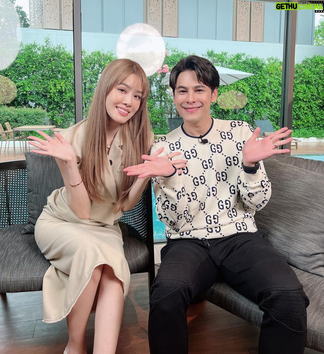 Siwat Chotchaicharin Instagram - Sing With Me ร้องกับซี อีพีนี้เจอความสดใสและเพลงใหม่ “กดไลค์ย้อน” ของน้องสาวสุดแซ่บ เกรซ กาญจน์เกล้า @gracekanklao วันนี้โคตรภูมิใจและดีใจด้วยจริงๆ นางเก่งนางบ้าบอ ขำตลก เหมือนได้กลับมาเจอกันอีกครั้ง รักน้องเสมอ ขอบคุณจริงๆ🙏 บอกเลยอีพีอย่างฮา😂😂😂 รักน้องเสมอ #singwithme #ร้องกับซี #amycchanel #เกรซกาญจน์เกล้า #ซีศิวัฒน์