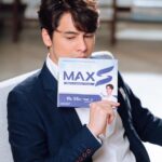 Siwat Chotchaicharin Instagram - ต้องยกนิ้วให้ Max S เลยครับ👍 ก้าวสู่ปีที่ 2 กับ Max S ไม่มีคำว่าผิดหวัง ตัวช่วยหุ่นดีของผม ฟิตและเฟิร์ม ใส่ชุดไหนก็มั่นใจ Max S บล็อกได้หมด เบิร์นไม่เหลือ ครบจบในกล่องเดียว🤍 สั่งซื้อได้ที่ตัวแทนจำหน่ายทั่วประเทศหรือแอดไลน์ @maxs88