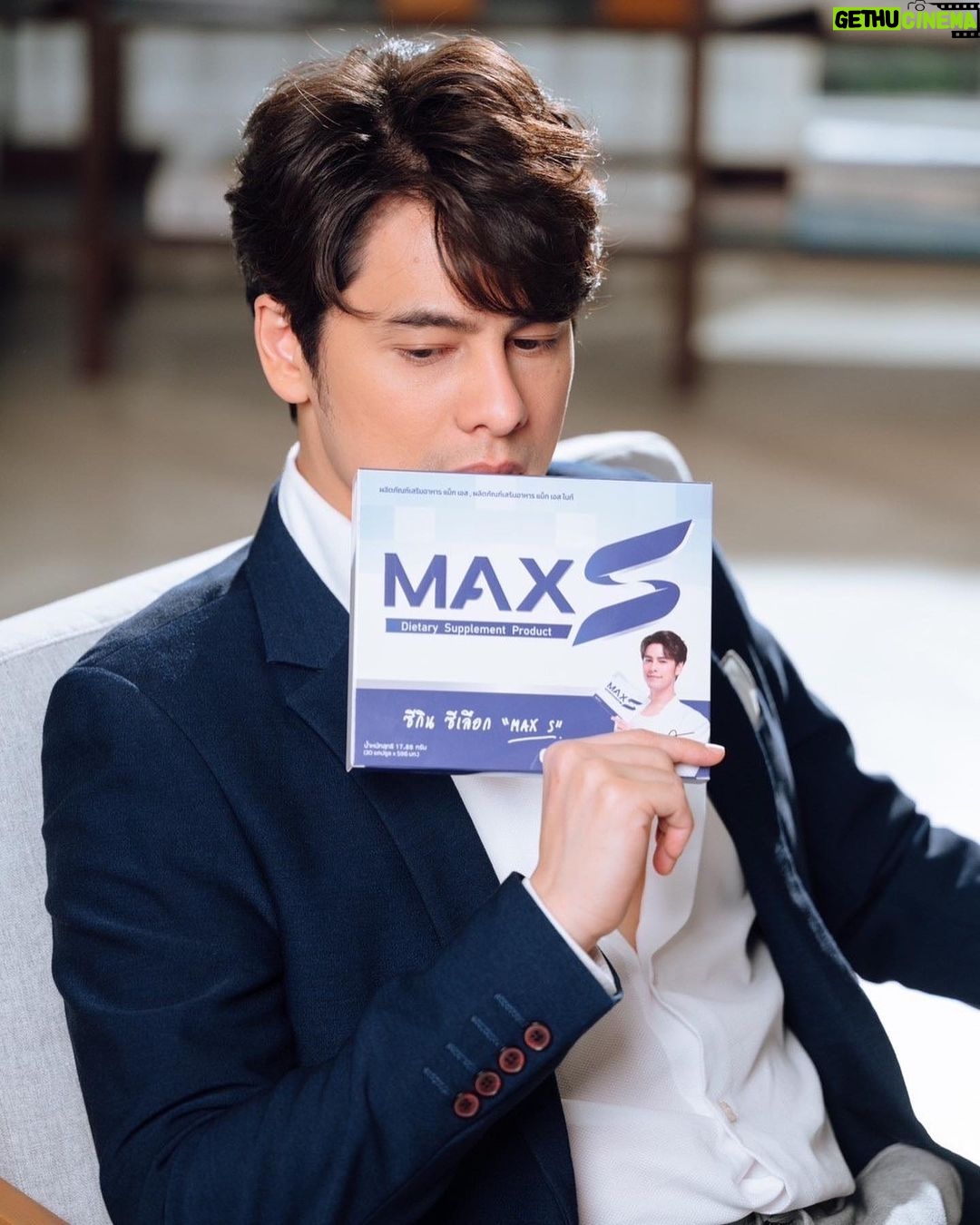 Siwat Chotchaicharin Instagram - ต้องยกนิ้วให้ Max S เลยครับ👍 ก้าวสู่ปีที่ 2 กับ Max S ไม่มีคำว่าผิดหวัง ตัวช่วยหุ่นดีของผม ฟิตและเฟิร์ม ใส่ชุดไหนก็มั่นใจ Max S บล็อกได้หมด เบิร์นไม่เหลือ ครบจบในกล่องเดียว🤍 สั่งซื้อได้ที่ตัวแทนจำหน่ายทั่วประเทศหรือแอดไลน์ @maxs88