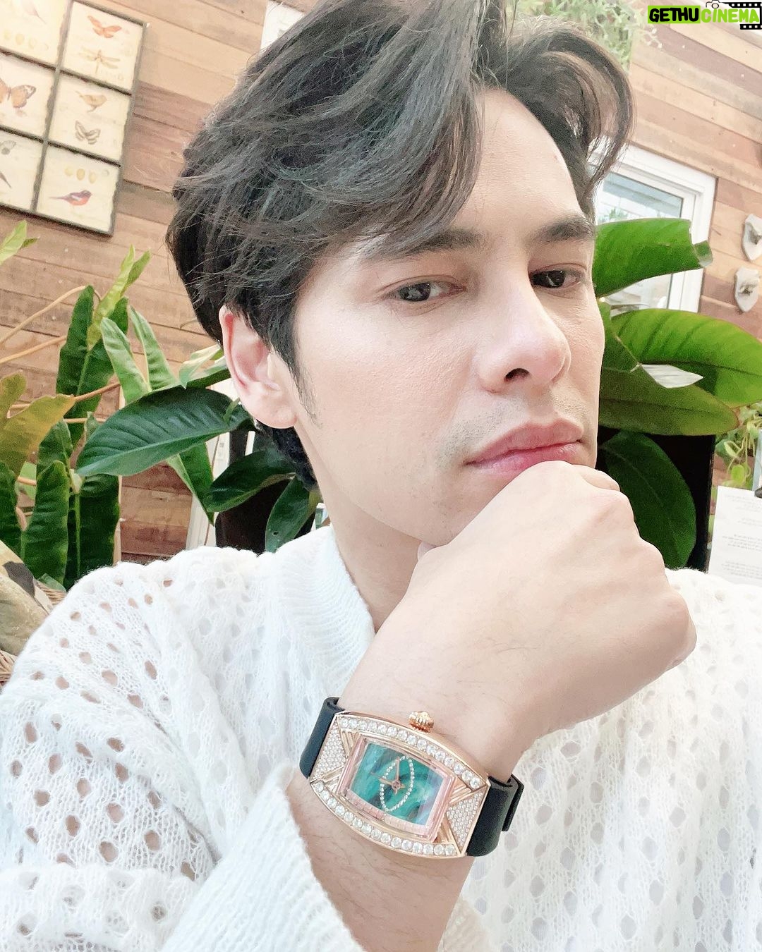Siwat Chotchaicharin Instagram - ชอบก็จัด จะประหยัดทำไม ใครชอบนาฬิกาแนวๆ ก็จัดนะครับ @mission_watch นาฬิกาที่ผสานความลงตัวระหว่างดีไซน์ที่หรูหรา และความมงคลเอาไว้ด้วยกันได้อย่างลงตัว เพราะ Mission เชื่อว่านาฬิกาไม่เป็นเพียงแค่เครื่องประดับ แต่ยังเป็นสิ่งล้ำค่าที่ช่วยเสริมความมงคลให้กับผู้สวมใส่ #Mission #Missionluxurywatch #Luxurywatch #ChangewatchChangelife #Watch #watches