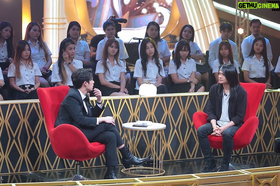 Siwat Chotchaicharin Instagram - ทำงานกับคนหน้าตาดีทั้งนั้น🥰 #ชิงร้อยthestory