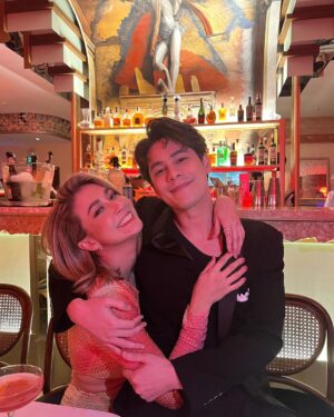 Siwat Chotchaicharin Instagram - Happy Birthday to my lovely wife ขอให้แมนนี่มีความสุข เป็นที่รักเป็นตัวตึงของกลุ่ม ขอให้สุขภาพแข็งแรงงงง จะได้เอาไว้กินเหล้าได้นานๆ🤣🤣🤣 

41ปีละนะ ครึ่งชีวิตละที่เราอยู่กันมา รักกันไปแบบทุกวัน ตีกันทุกวันนะคะ love you and I’ll always be by your side❤️ 
#เอมี่กลิ่นประทุม
#amys41BD