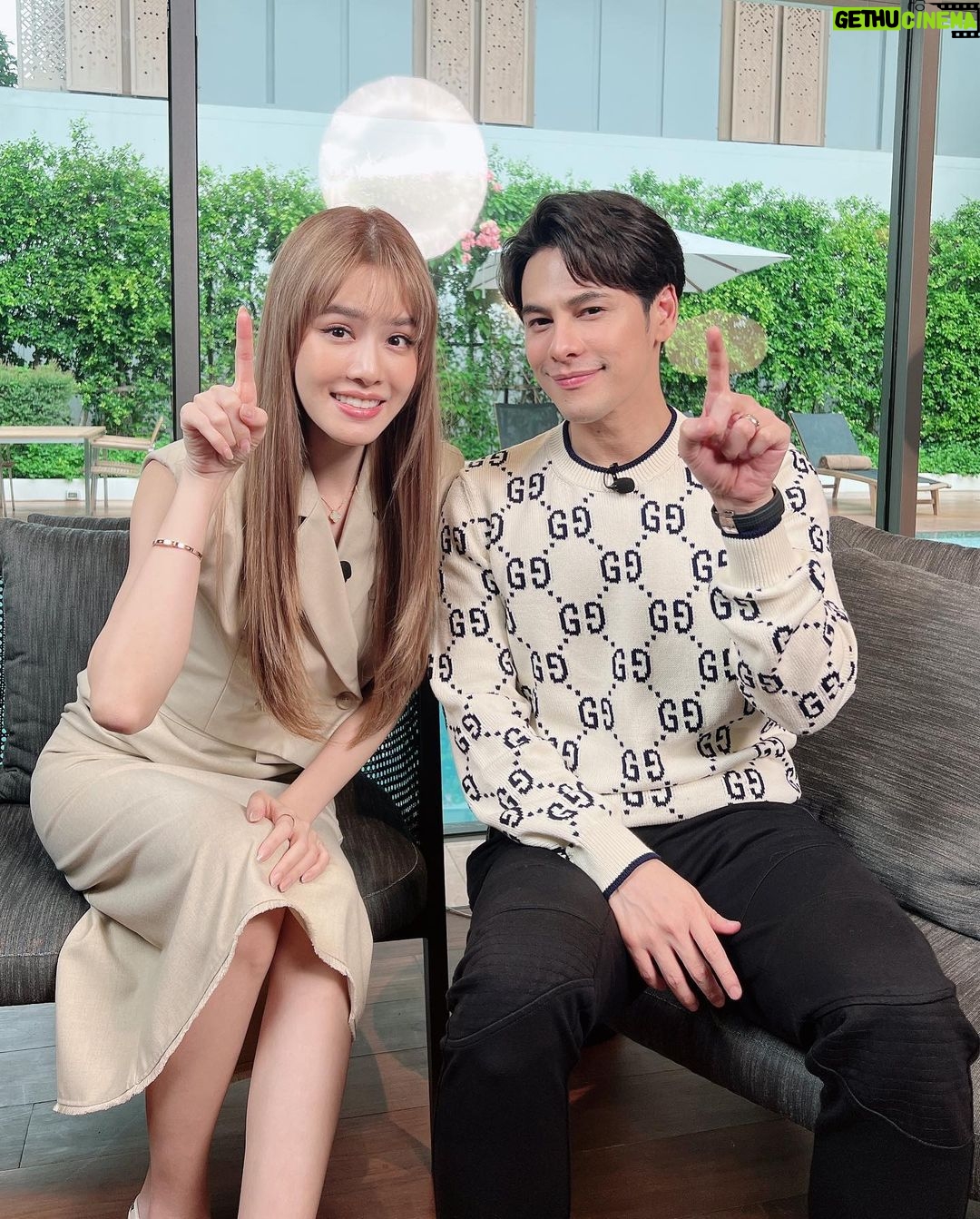 Siwat Chotchaicharin Instagram - Sing With Me ร้องกับซี อีพีนี้เจอความสดใสและเพลงใหม่ “กดไลค์ย้อน” ของน้องสาวสุดแซ่บ เกรซ กาญจน์เกล้า @gracekanklao วันนี้โคตรภูมิใจและดีใจด้วยจริงๆ นางเก่งนางบ้าบอ ขำตลก เหมือนได้กลับมาเจอกันอีกครั้ง รักน้องเสมอ ขอบคุณจริงๆ🙏 บอกเลยอีพีอย่างฮา😂😂😂 รักน้องเสมอ #singwithme #ร้องกับซี #amycchanel #เกรซกาญจน์เกล้า #ซีศิวัฒน์