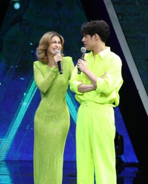 Siwat Chotchaicharin Instagram - ร้องข้ามกำแพง คืนนี้เจอกัน 20.05 
บอกเลยโดนแกงหนักมากกกก😂😂😂😂
#workpoint 
#ซีศิวัฒน์
#เอมี่กลิ่นประทุม