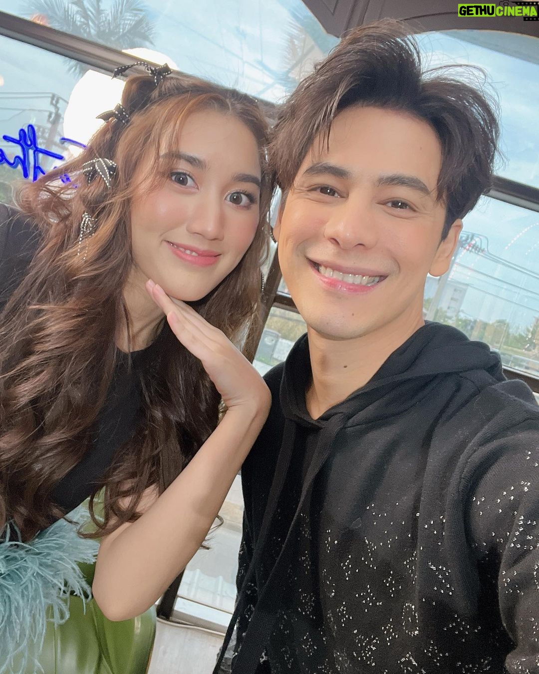 Siwat Chotchaicharin - 15.2K Likes - Coming soon 🎉🍧🍭
Sing with me ร้องกับซี - เบส คำสิงห์
@bestkamsing
#amycchannel
#ร้องกับซี
#เบสคำสิงห์