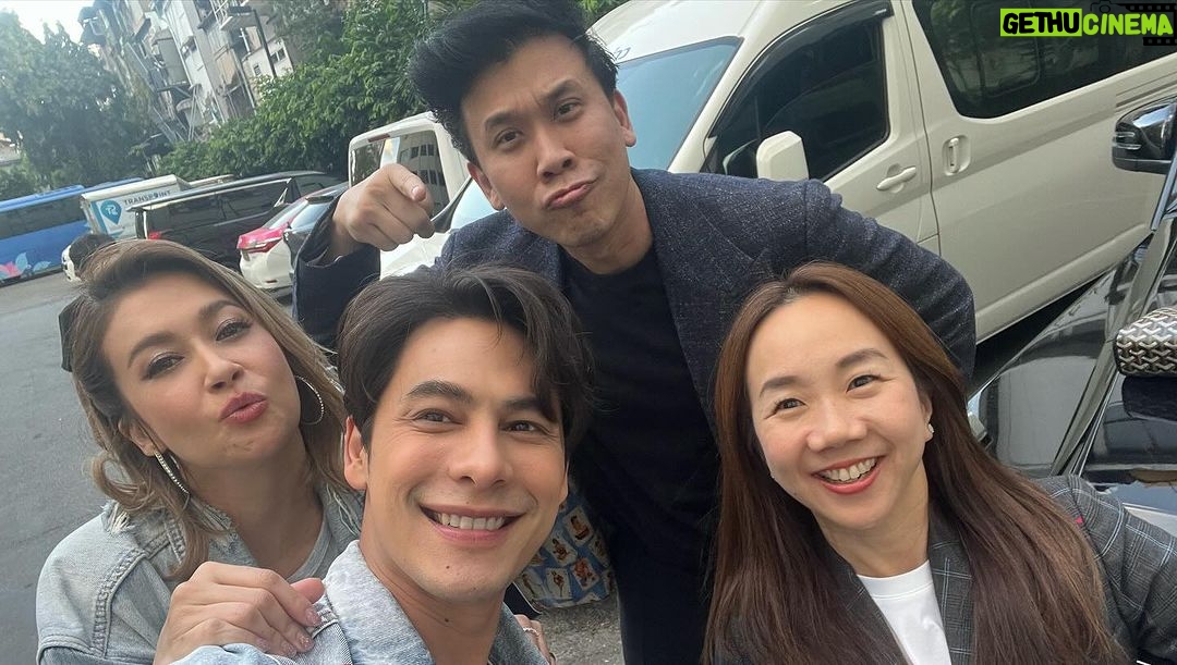 Siwat Chotchaicharin Instagram - ที่สุดของความมันส์กับ พี่บี พี่เบียร์ เป็นพี่อีกคนที่ผมกับพี่มี่ชอบมากๆ สนุก ฮา วัยรุ่น และโคตรน่ารักกับน้องๆในวงการมาก เหมือนเราสนิทกันมาแต่ชาติปางก่อน🤣 ทั้งๆที่เพิ่งเจอกันแค่สองครั้ง อยากให้ทุกคนได้ดูกันครับ อาจจะกวนประสาทไปบ้าง พูดหยาบไปบ้าง แต่ผมรักมึงนะครับ พี่เบียร์😂 ขอบคุณพี่บีพี่เบียร์นะครับที่ให้เกียรติเราสองคนมากๆครับ รักเสมอ❤️ #นาวยูซีมี่ #เบียร์ใบหยก @beerbaiyoke @beebaiyoke