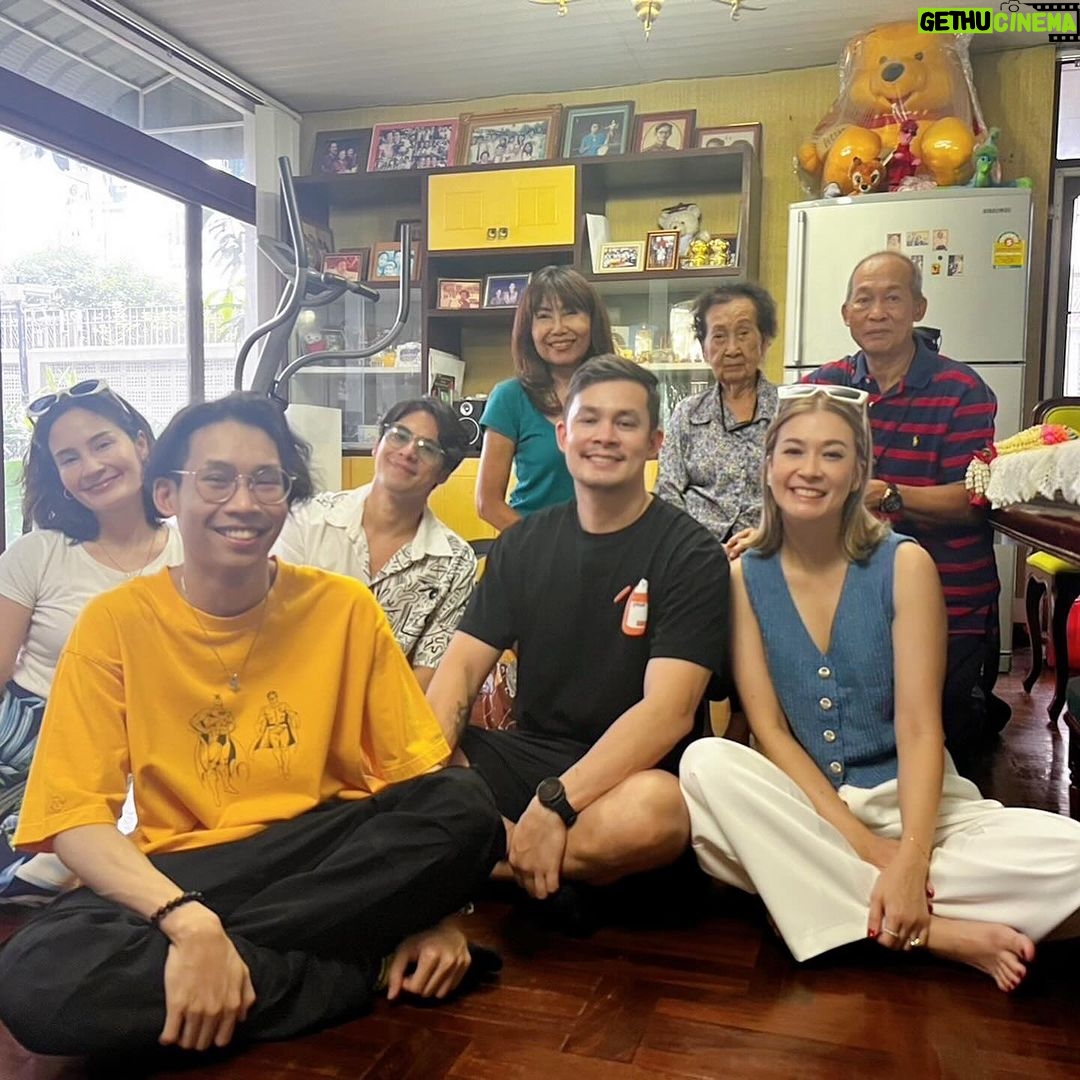 Siwat Chotchaicharin Instagram - HNY2024 ครับทุกคน ปีนี้ขอให้เป็นปีที่ดีสำหรับทุกๆคนนะครับ กราบขอพรคนที่คุณรักเพื่อสิริมงคลชีวิตกันนะครับ สวัสดีปีใหม่ครับทุกคน🙏✨❤️😁