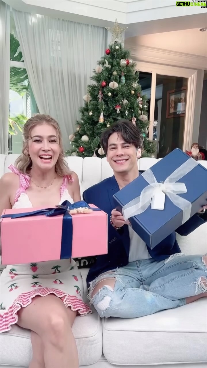 Siwat Chotchaicharin Instagram - UNBOX กับ ฮีรูดอยด์ แอนตี้ แฮร์ลอส เอสเซ้นส์ โบกมือบ๊ายบายผมร่วง ผมบาง ได้เลย! เพราะนวัตกรรมที่มี เอสเซ้นส์ลดผมร่วงตัวนี้ จะเปลี่ยนผมบางให้หนาขึ้น คืนความ มั่นใจให้คุณอีกคร้ัง! กับ “ ฮีรูดอยด์ แอนตี้ แฮร์ ลอส เอสเซ้นส์ ” #ฮีรูดอยด์ #BringHairBack #StopHairLoss #คืนเส้นผมคืนความม่นัใจ #HirudoidAntiHairLossEssence
