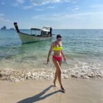 Siwat Chotchaicharin Instagram - Awesome memory on private beach picnic ขอบคุณประสบการณ์ดีๆ อาหารอร่อย บริการสุดยอด โคตรประทับใจเลยครับ ขอบคุณแม่อุ้มมากๆนะครับ @aum_honeymoon ขอบคุณ @krabira #krabira
