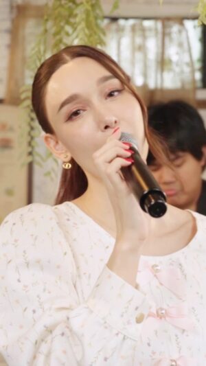Siwat Chotchaicharin Instagram - Sing With Me | ร้องกับซี - ถ้าเธอ STAMP & Violette Wautier

Cover : แจ็คกี้ ชาเคอลีน x ซี ศิวัฒน์ 
#แจ็คกี้ชาเคอลีน
#ร้องกับซี
#singwithme
#ซีศิวัฒน์
