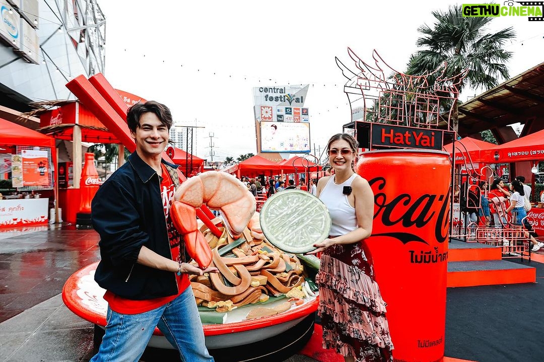 Siwat Chotchaicharin Instagram - รอบนี้กลับบ้านเกิดที่หาดใหญ่ คุ้มมาก ได้กินของอร่อยจากสงขลา มารวมที่เดียวเลย โคตรเด็ด!! Hatyai is cooking งานfood fair ดีๆที่ Coke เค้าจัดทั่วประเทศ ติดตามกันต่อว่าเค้าจะไปจัดจังหวัดไหนต่อนะครับ #cokezeroกินกับอะไรก็อร่อย