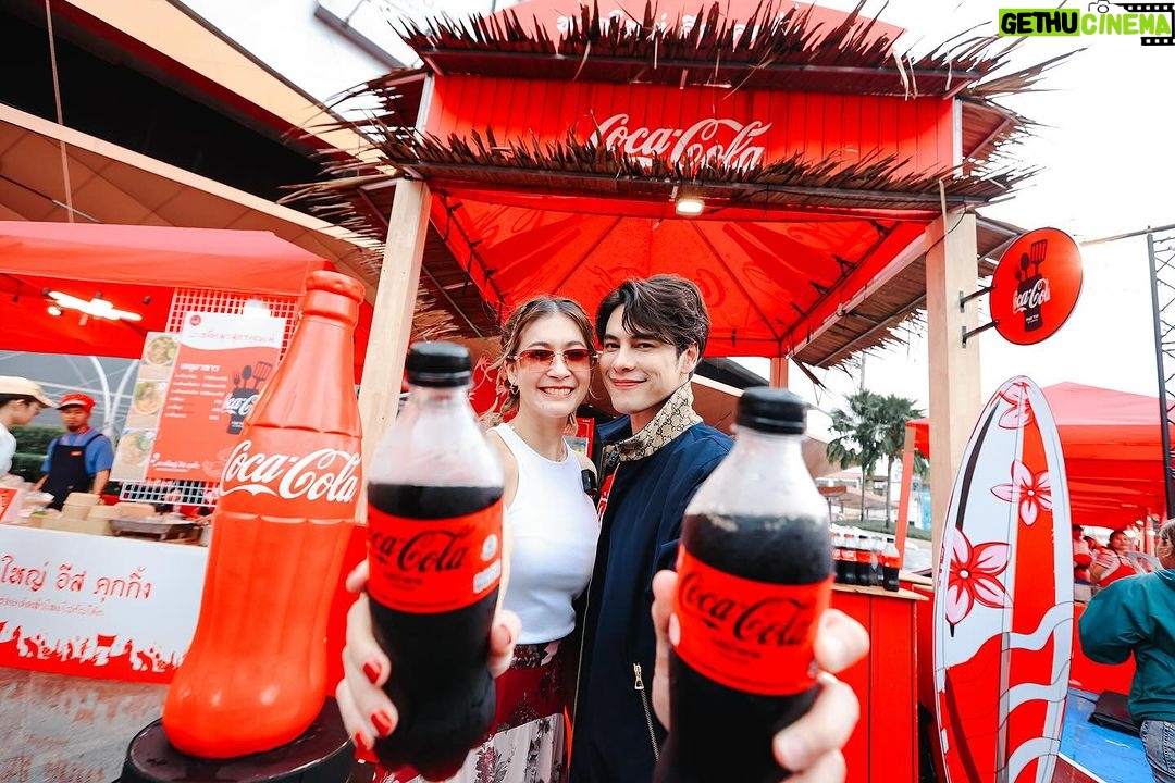 Siwat Chotchaicharin Instagram - รอบนี้กลับบ้านเกิดที่หาดใหญ่ คุ้มมาก ได้กินของอร่อยจากสงขลา มารวมที่เดียวเลย โคตรเด็ด!! Hatyai is cooking งานfood fair ดีๆที่ Coke เค้าจัดทั่วประเทศ ติดตามกันต่อว่าเค้าจะไปจัดจังหวัดไหนต่อนะครับ #cokezeroกินกับอะไรก็อร่อย