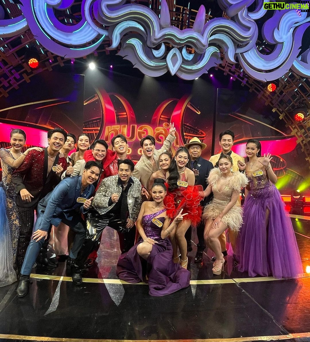 Siwat Chotchaicharin Instagram - ทุกๆคนเก่งมากเลย ไม่ว่าใครจะเข้ารอบหรือตกรอบไป พี่บอกเลยว่าทุกคนเยี่ยมยอดมากๆแล้วครับ ทำตามฝันตัวเองต่อไปนะน้องๆ อาทิตย์หน้าก็จะได้บทสรุปกันแล้ว ว่าใครจะเป็น หมอลำไอดอล คนแรก ติดตามให้กำลังใจน้องๆในรอบFinal อาทิตย์หน้ากันนะครับ #หมอลำไอดอล #หมอลำฟีเวอร์